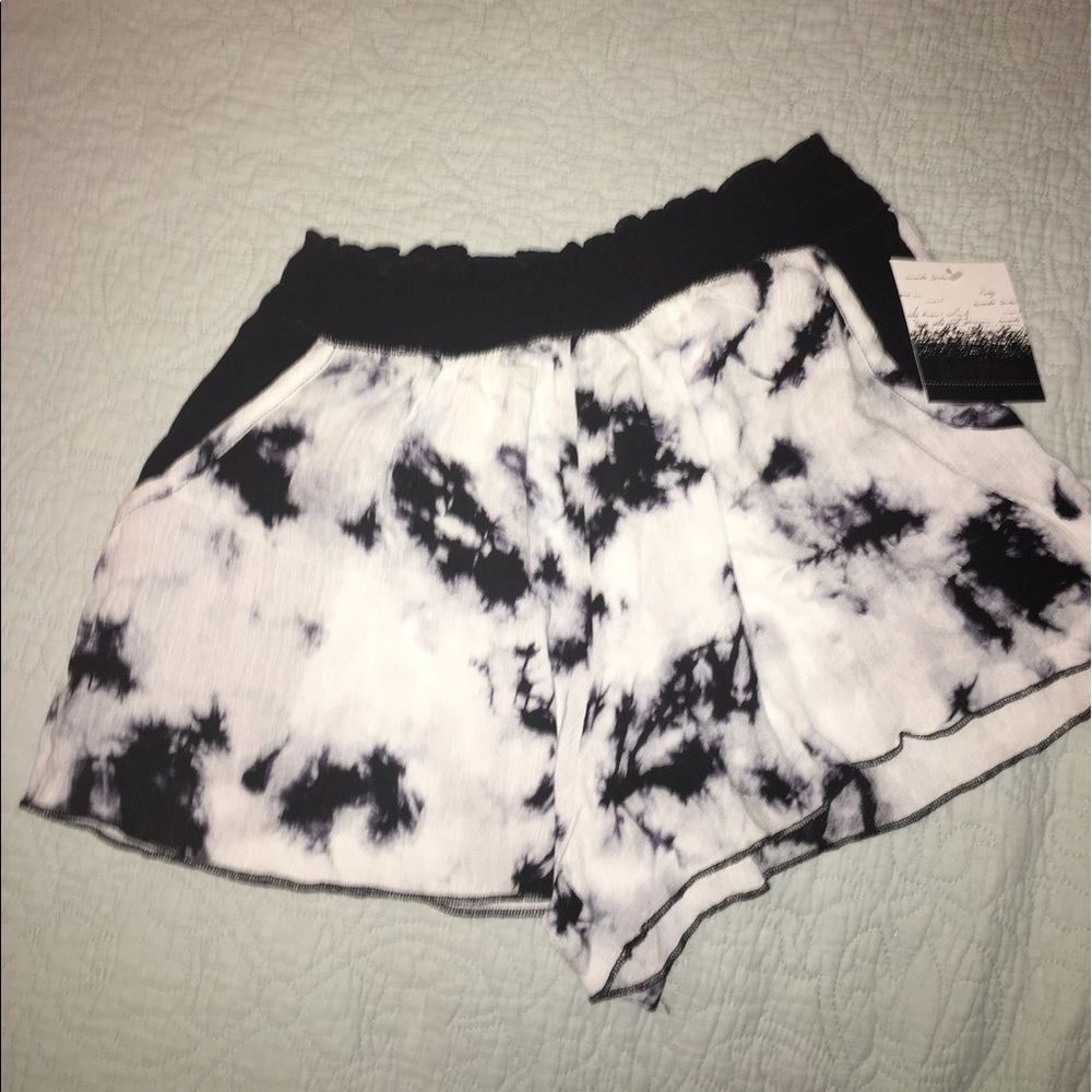 Kensie black and white shorts