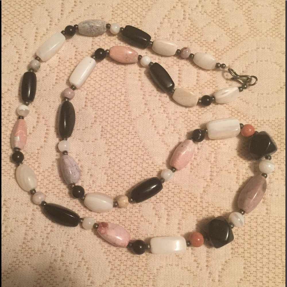 Sale!🎉Semi- precious stone necklace