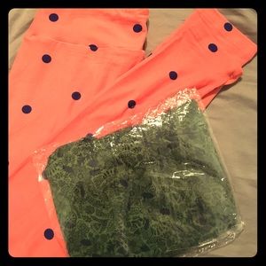 2 pairs of lularoe leggings.  O/S