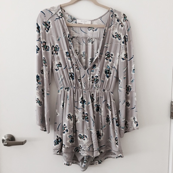 Astr Dresses & Skirts - ASTR Romper