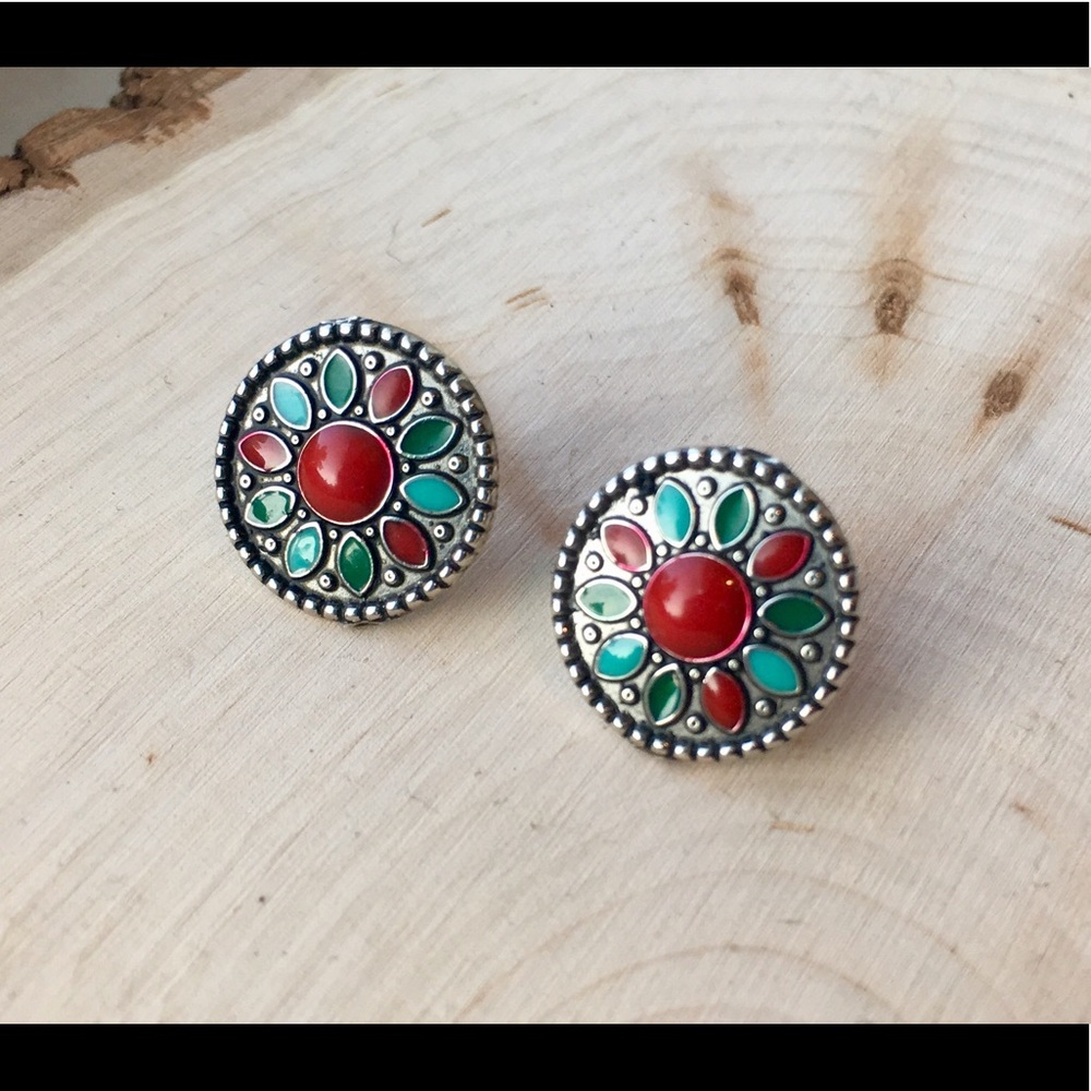 Silver Flower stud earrings