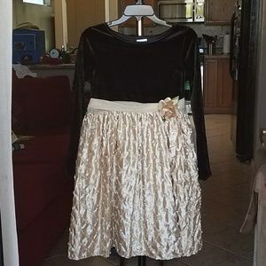 Beautiful gold and black girls dress EUC!