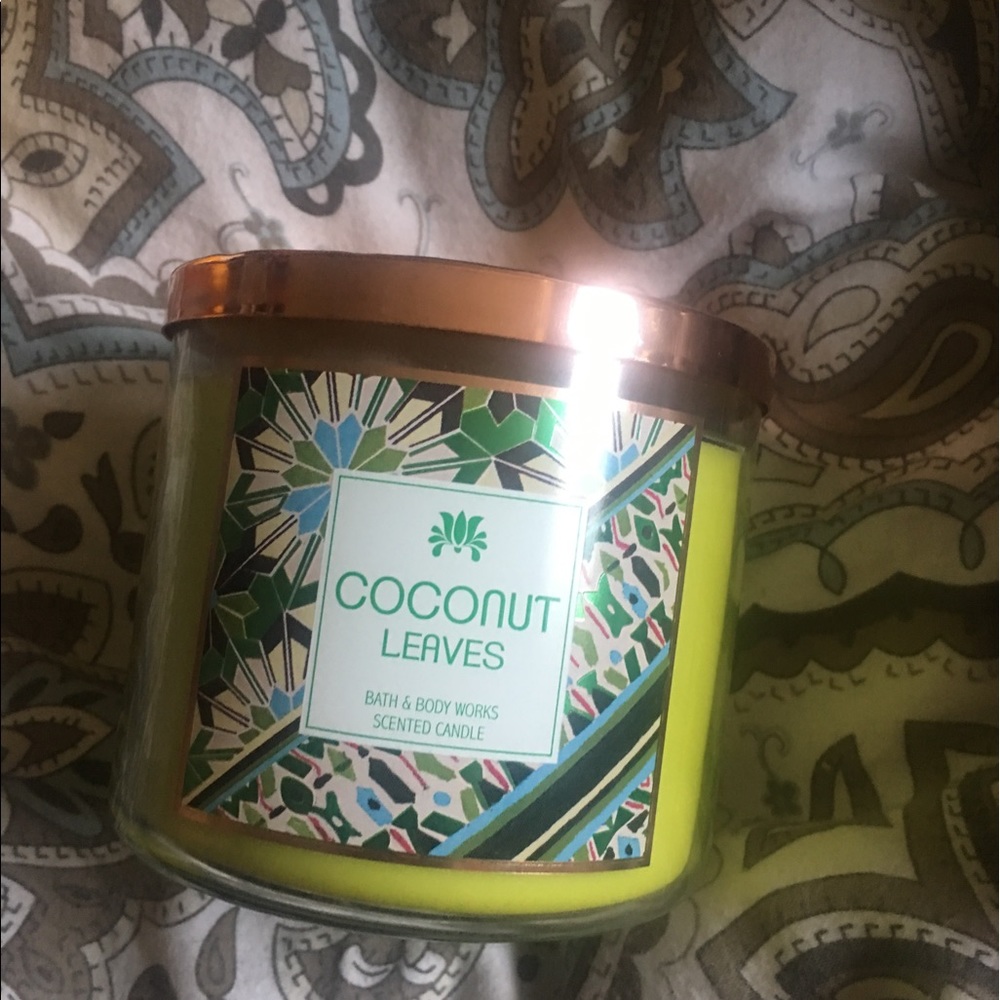 Bath and Body Works 3-wick Coconut Leaves candle