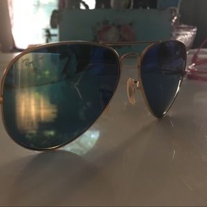 Ray Ban Aviator Sunglasses. New. Worn once.