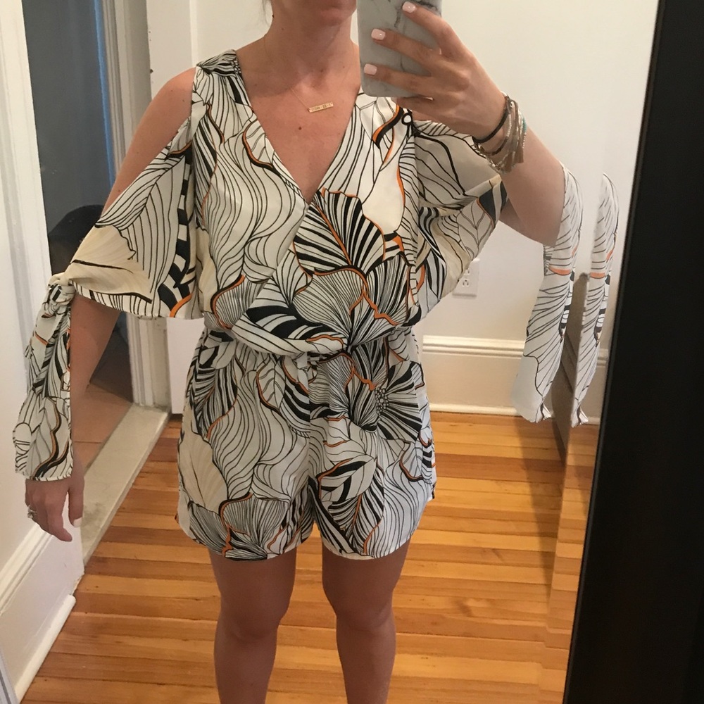 Floral romper open shoulder