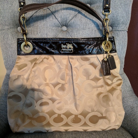 Coach Handbags - 💥 Price Drop 💥Coach Hobo