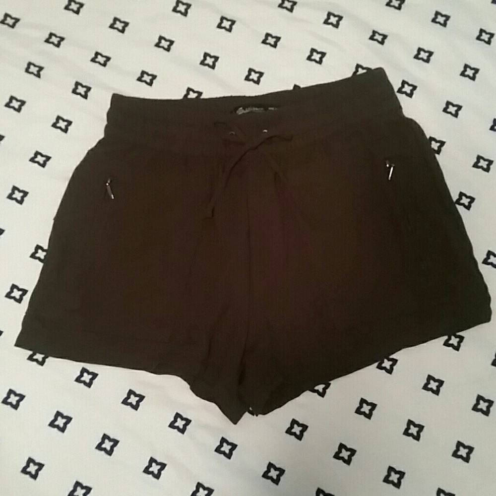 🍁Cute olive shorts!