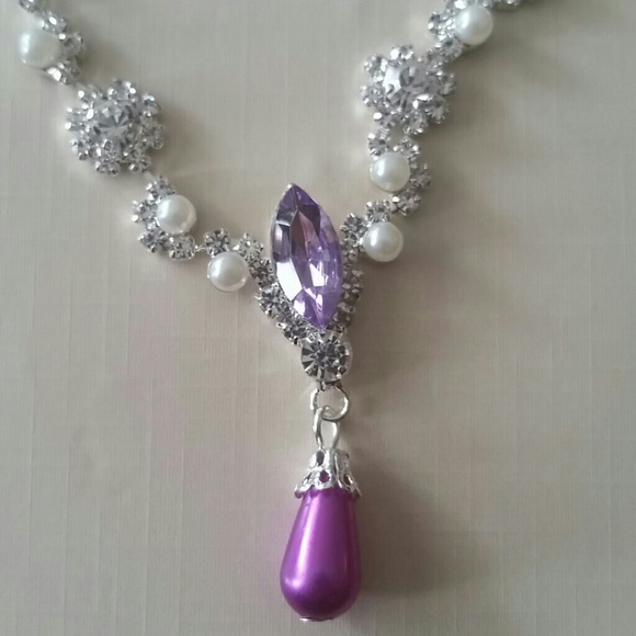 Rhinestone and pearl Necklace Set - Picture 3 of 4