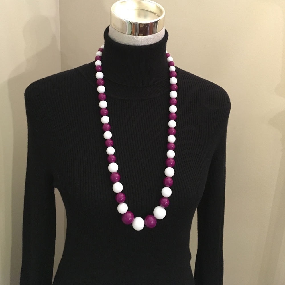Graduated Acrylic Purple & White Beads 31.5" approx - Picture 2 of 8