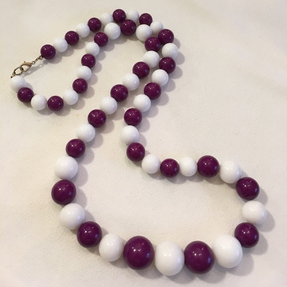 Graduated Acrylic Purple & White Beads 31.5" approx - Picture 4 of 8