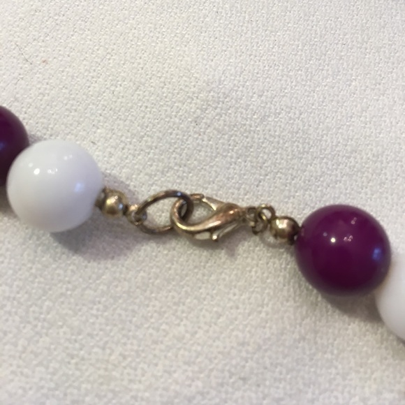 Graduated Acrylic Purple & White Beads 31.5" approx - Picture 6 of 8