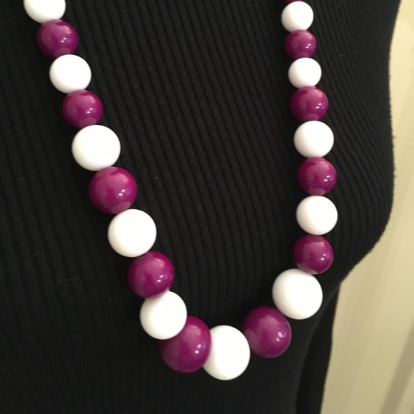 Graduated Acrylic Purple & White Beads 31.5" approx - Picture 7 of 8