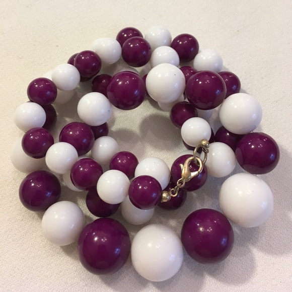 Graduated Acrylic Purple & White Beads 31.5" approx - Picture 8 of 8