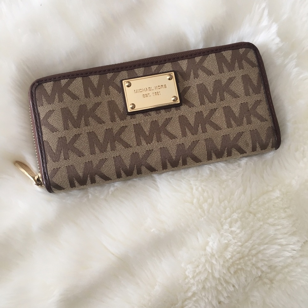 •MK wallet•