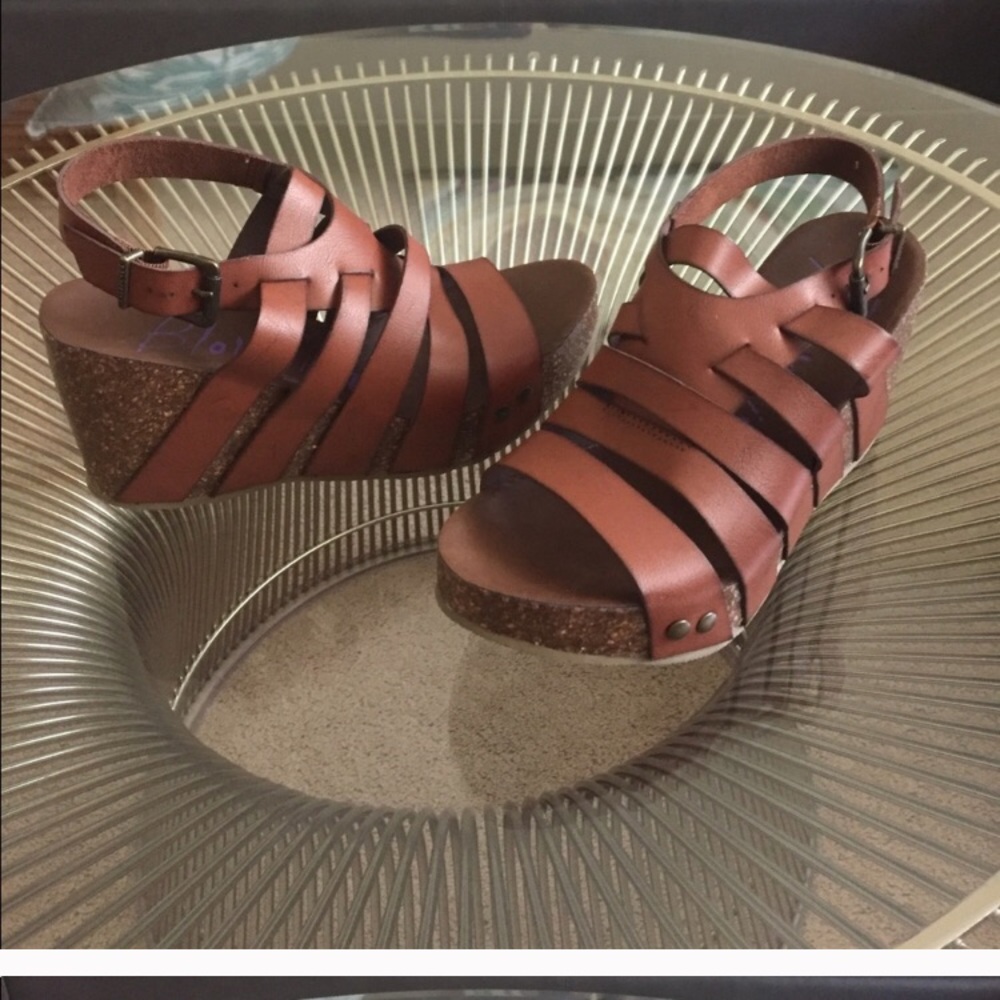 Early 4th Sale Herz Sandals- Brown-great condition