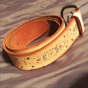 American Eagle Distressed Cream Aztec Belt L