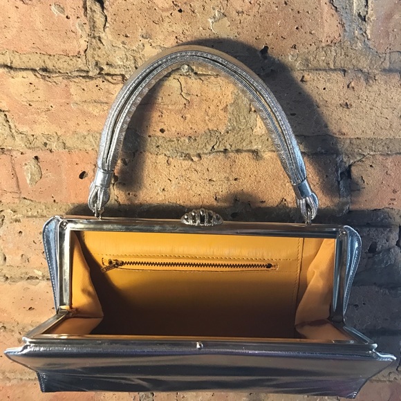 Vintage Silver Handbag with Single Snap Closure - Picture 2 of 4