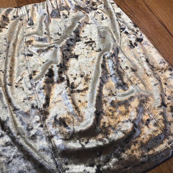 Gold crushed velvet Topshop skirt! Size 8 stretch - Picture 2 of 3