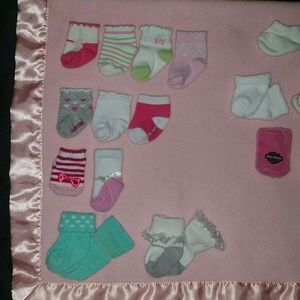 Newborn/Infant Socks,Slippers,Hats,Bows,&Mittens