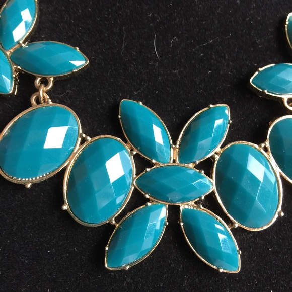 Teal Statement Necklace - Picture 2 of 3
