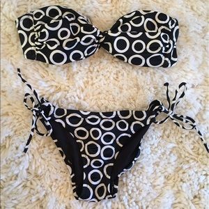 Black and white ring/circle bikini