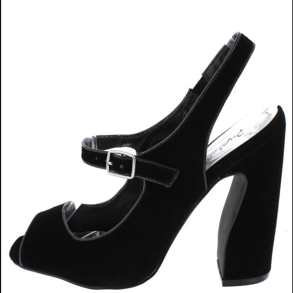 Black Sandal w/ 3 inch chunky heel