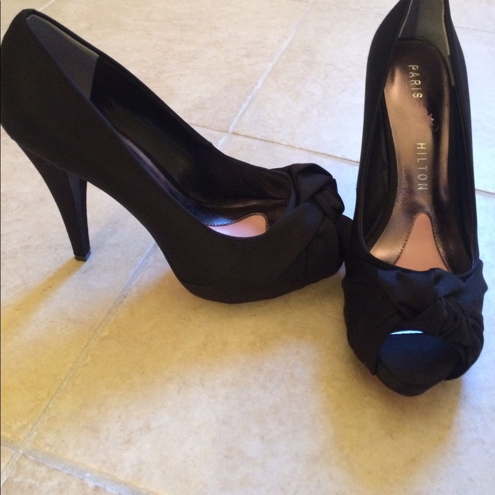 Black sateen platform pumps