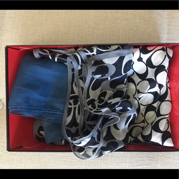 Coach Scarf Set - Picture 3 of 3