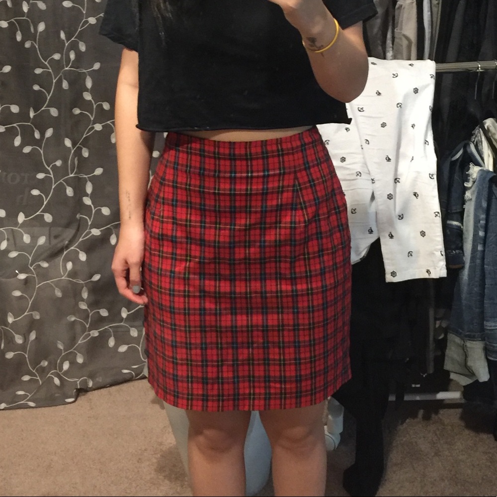 ♥️PLAID RED SKIRT - Picture 1 of 4