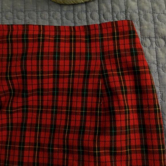 ♥️PLAID RED SKIRT - Picture 2 of 4