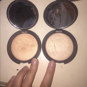 Becca highlighter in Champagne Pop and Opal