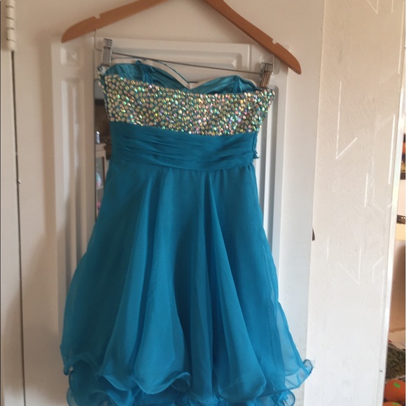 La Femme dress for prom and similar occasions, size 00. - Picture 2 of 9
