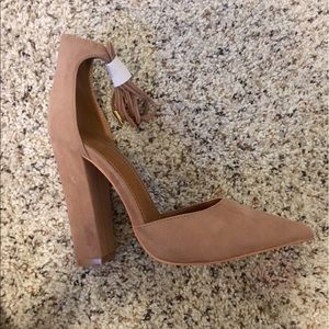 BRAND NEW Fashion Nova taupe/tan heels