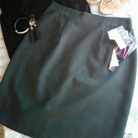 Hunter green pencil skirt - Picture 3 of 4