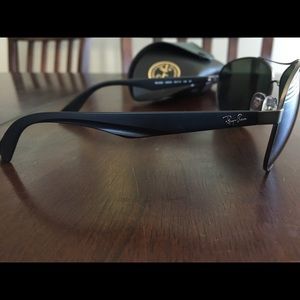 Women's  Polarized Ray Banz!