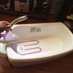 Infant whirlpool and bubbling spa tub