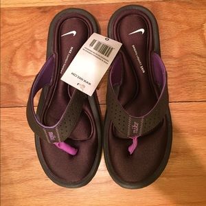 Nike comfort flip flops. NWT