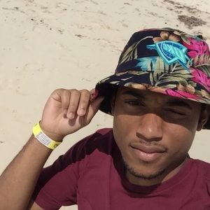 Meet your Posher, Denzle