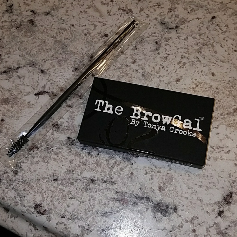 The Browgal Convertible Brow 02, plus brush