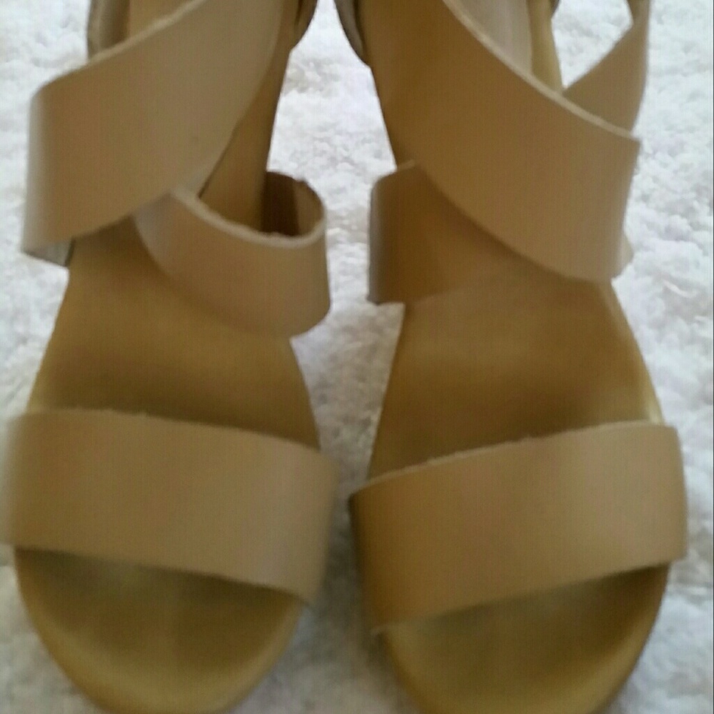 Trendy pale tan wedge, Excellent condition