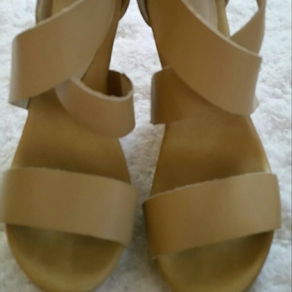 Trendy pale tan wedge, Excellent condition - Picture 1 of 3