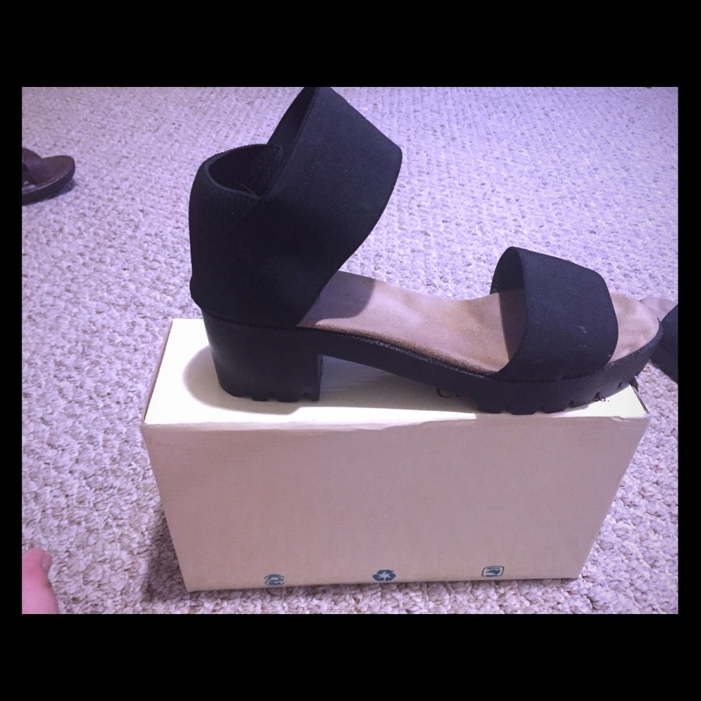 Size 10 Charleston Shoe Company Monterey Sandals