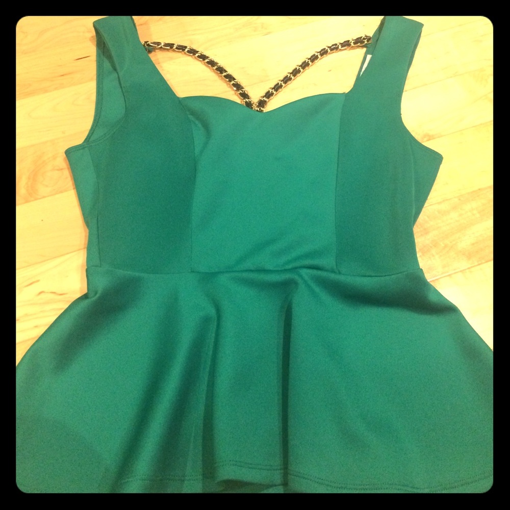 Backless top! Great for summer !!