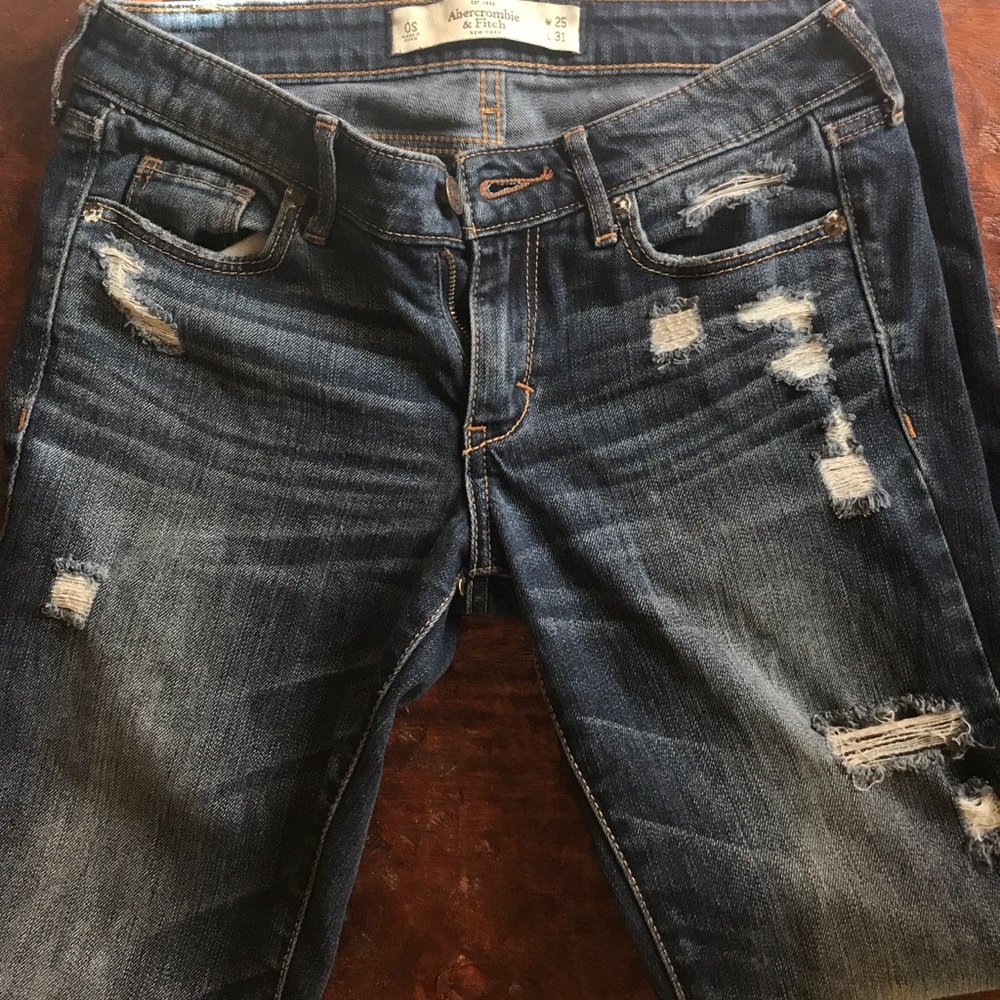 Abercrombie & Fitch distressed jean