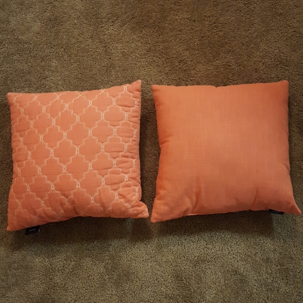 1 Pair Indoor/Outdoor Coral Throw Pillows