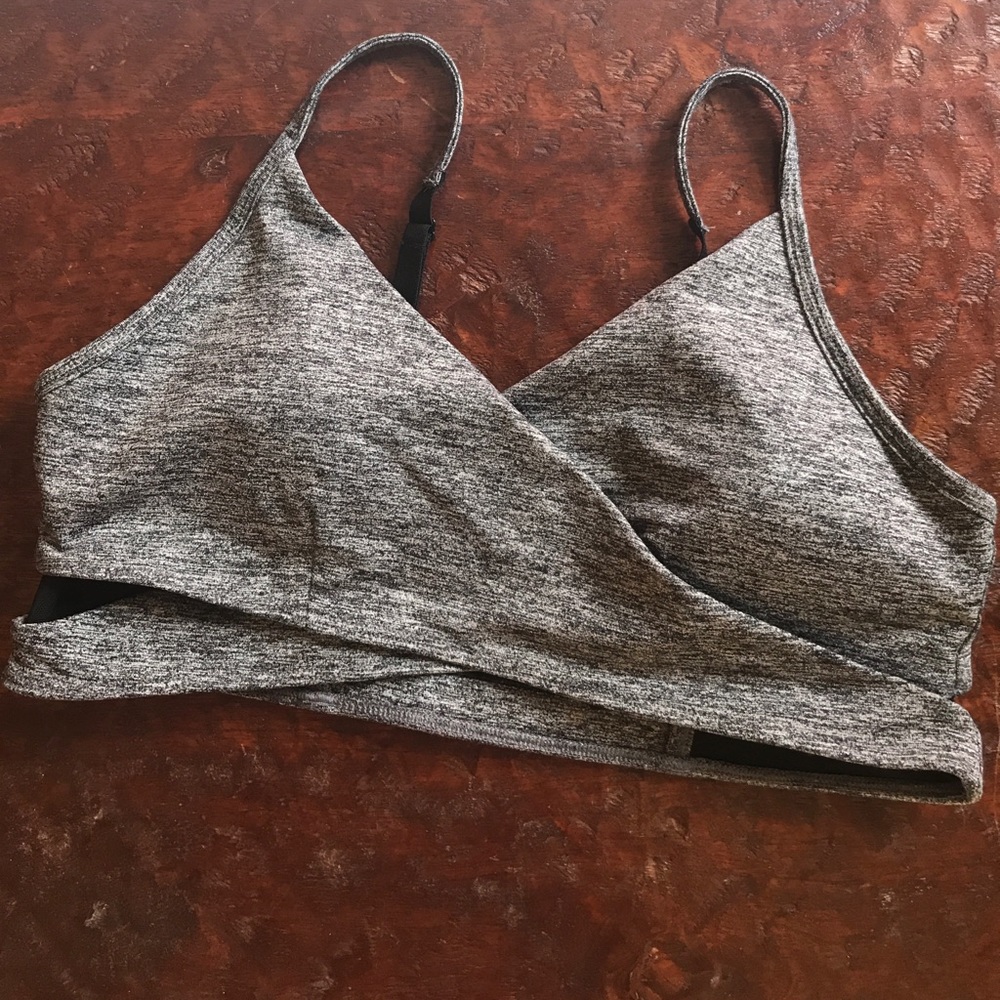Forever 21 sports bra (never been worn)