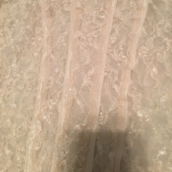 Patterned creme colored shirt - Picture 2 of 2