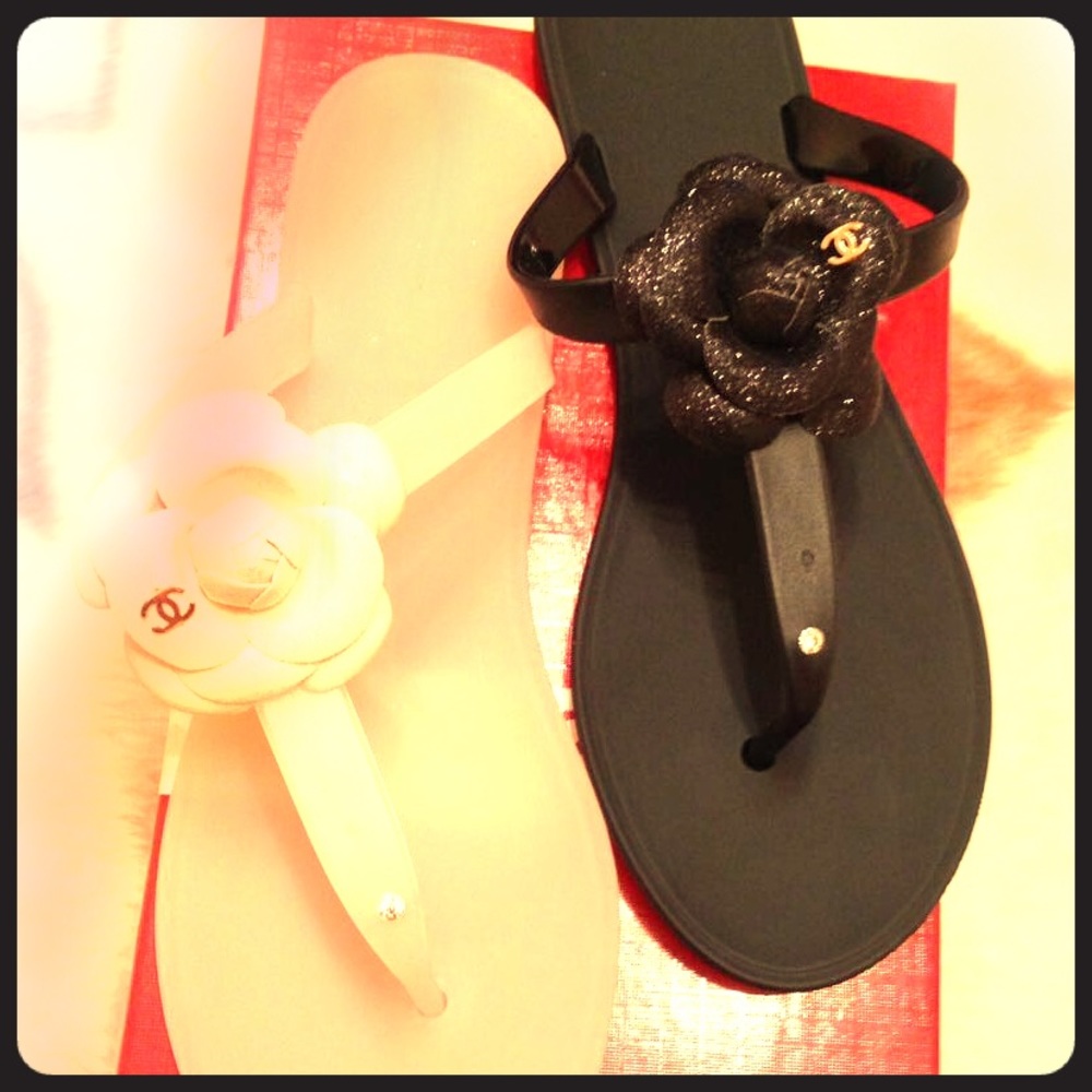 Only One!!!! Left! Chanel flip-flops!!❤️🌺 FIRM