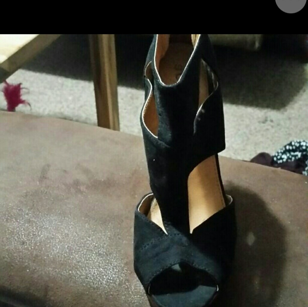 Spring Cleaning!!!!! Platform Heels