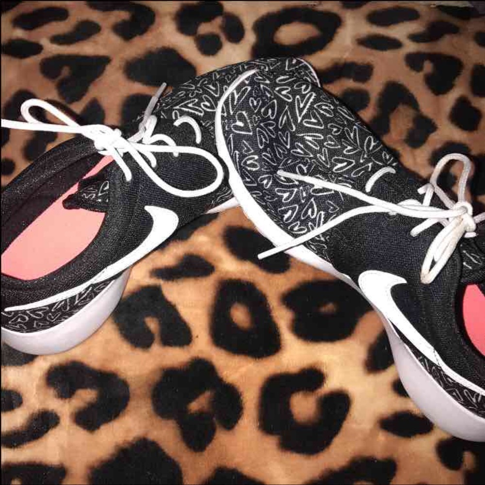 Nike roshe one black/lava glow